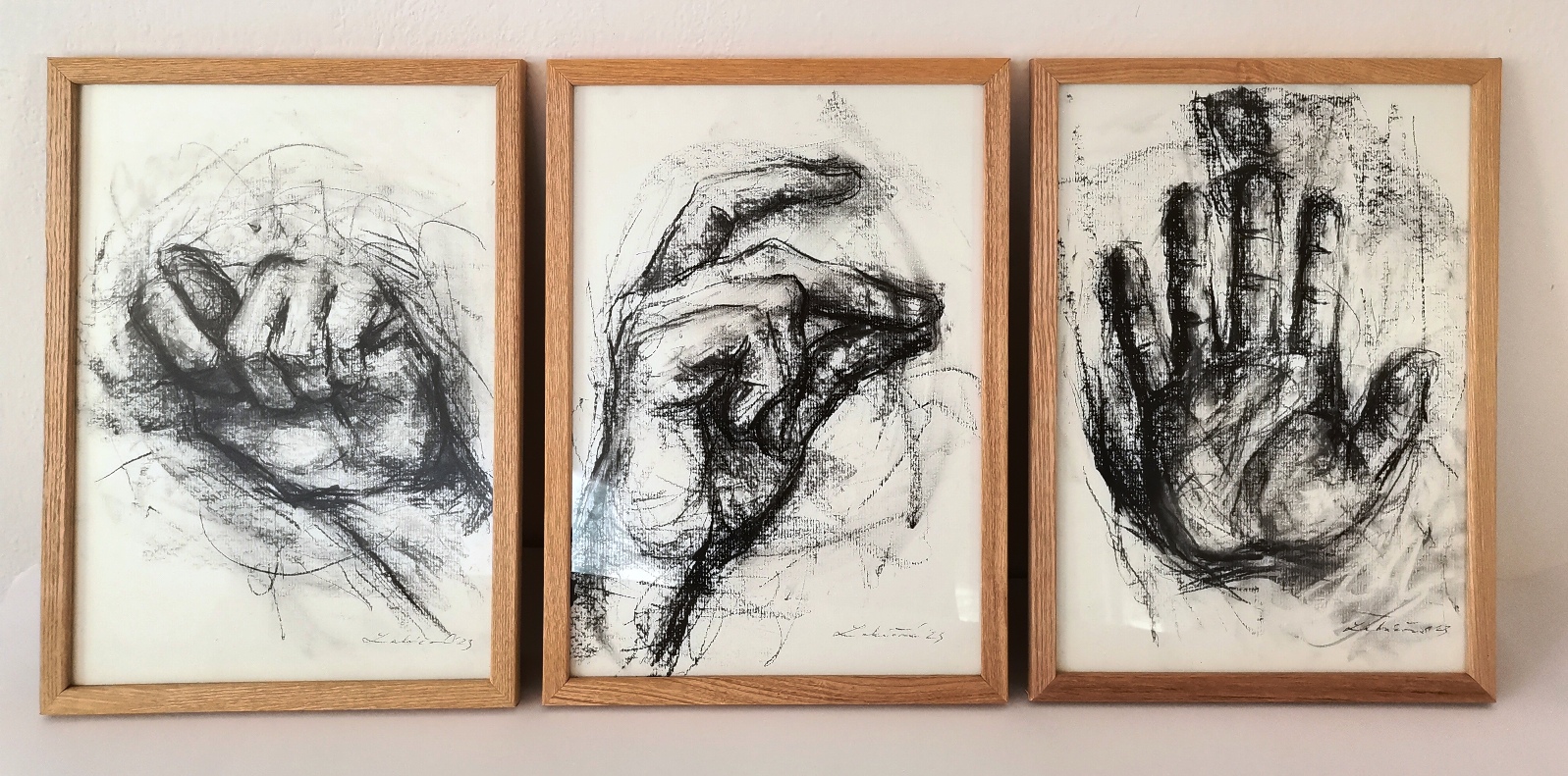 Triptych - ruky